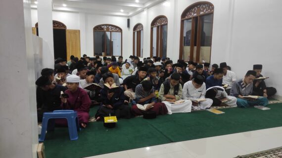 Laporan Kegiatan Do’a Bersama Para Santri Penghapal Alqur’an Pesantren Daarul Amiin pada Malam Jum’at